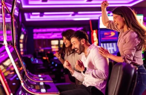Pertandingan UFC di octagon dengan fighter profesional mio88 slot